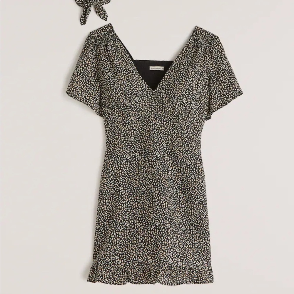 Abercrombie & Fitch flutter sleeve mini dress
